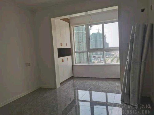 四季花城電梯房黃金樓層三室兩衛(wèi)，精裝拎包即住，首次出租